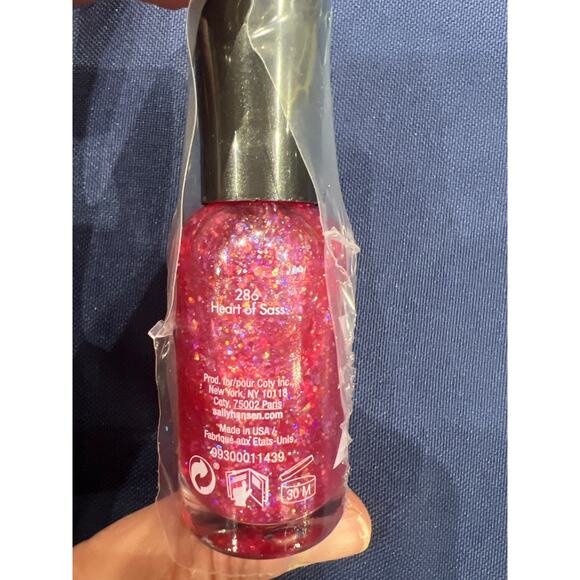 SALLY HANSEN Xtreme Wear Nail Polish #286 Heart of Sass Pink Sparkle - Picture 2 of 3